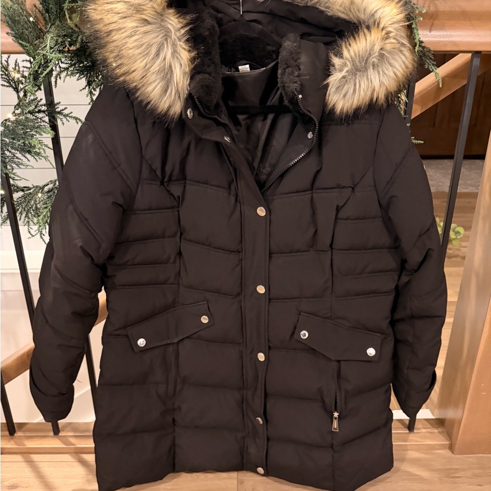 Women's Black Fur-Trimmed Puffer Jacket